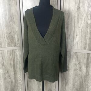 New! Nordstrom’s RDI women’s M forest green oversized V-neck sweater